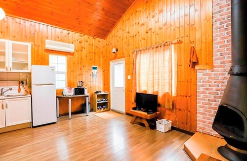 Goseong House | Goseong Gureumwiui Sanchaek Pension