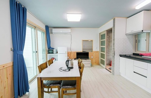 Tonmak House | Goseong San Deul Bada Pension