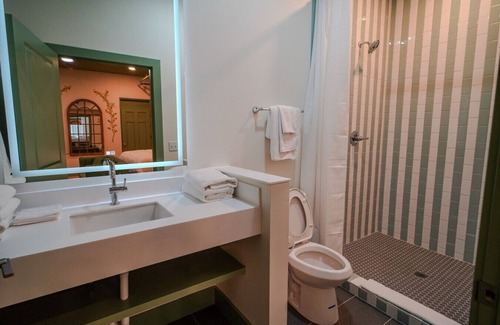 Biloxi Hotel | Government St. Balcony Suite 211