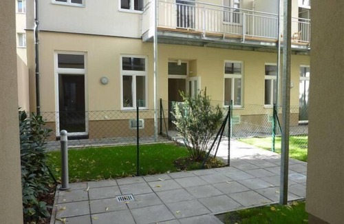 Landstrasse Apartment | GoVienna Modern Apartment