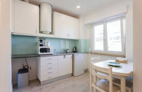 Santa Engracia Apartment | Grace Garden Home a natural garden facing the river in the center of Lisbon