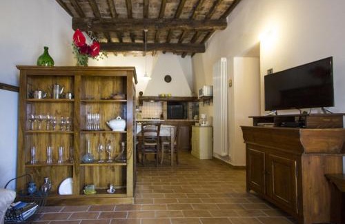 Furlo House | Graceful Holiday Home in Acqualagna with Swimming Pool