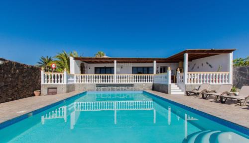 Los Mojones Villa | Graceful Puerto Del Carmen Villa 5 Bedrooms Villa Vega Del Carmen Distant Sea Views