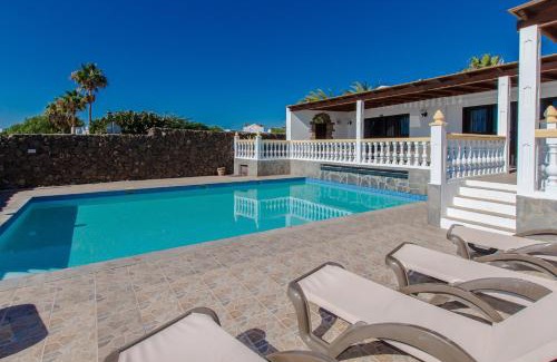 Los Mojones Villa | Graceful Puerto Del Carmen Villa 5 Bedrooms Villa Vega Del Carmen Distant Sea Views