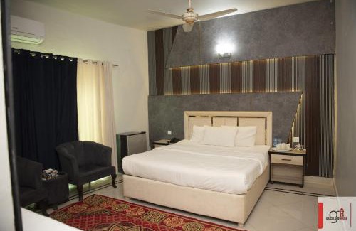 F-8 Sector House | Graceland House F8