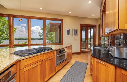 Clarksville House | Graceland