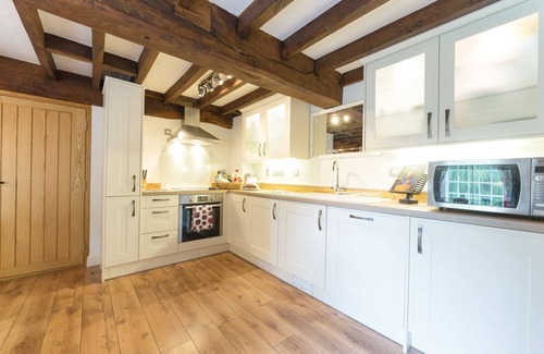 Broughton Hackett Cottage | GRAFTON MILL, family friendly, with a garden in Grafton Flyford