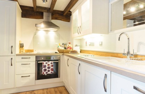 Broughton Hackett Cottage | GRAFTON MILL, family friendly, with a garden in Grafton Flyford