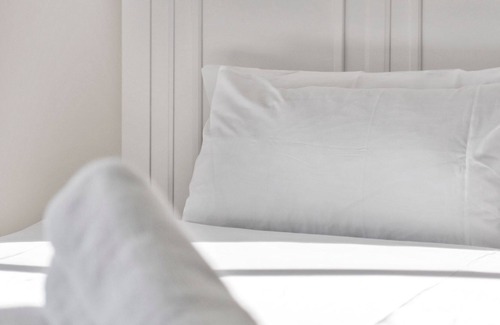 Narrawallee Apartment | Grahlie House - Iluka 1A - Brand new, custom-designed and stylish studio apartment