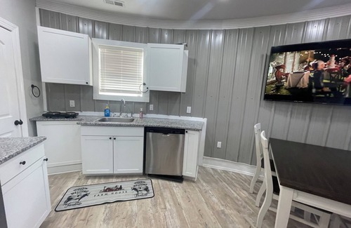 Rustburg House | Grain bin home 9 minutes to Lynchburg and Liberty