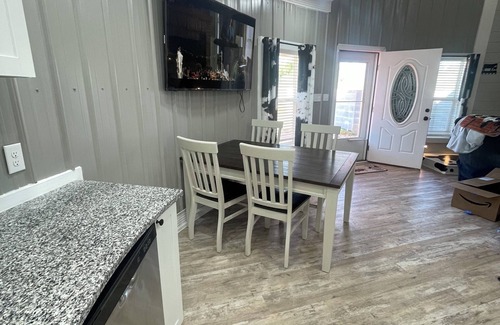 Rustburg House | Grain bin home 9 minutes to Lynchburg and Liberty