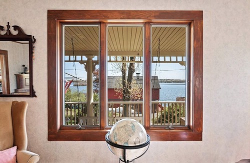 East Hampton House | Grammy's Famous Lake House Retreat w/Private Waterfront Access