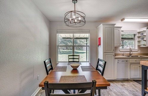 Granbury Cottage | Granbury Cottage, Steps to Lake & Dock!