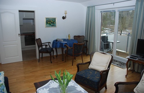 Gaarden-Sud - Kronsburg Apartment | grand 2-room apartment (70m²) with balcony, central but located in green landsca