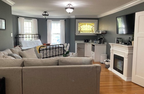 Moose Jaw Apartment | Grand 3 bdrm retreat in one of Moose Jaw’s most historic homes.