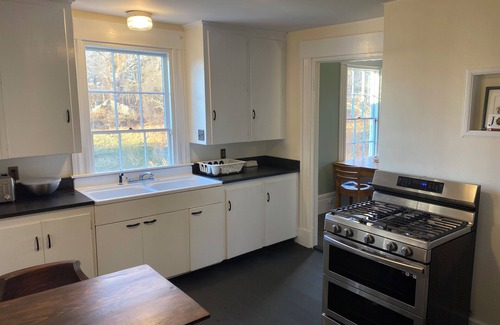 Brooksville House | Grand 3-bedroom farmhouse on Walker Pond with ultra high speed wireless