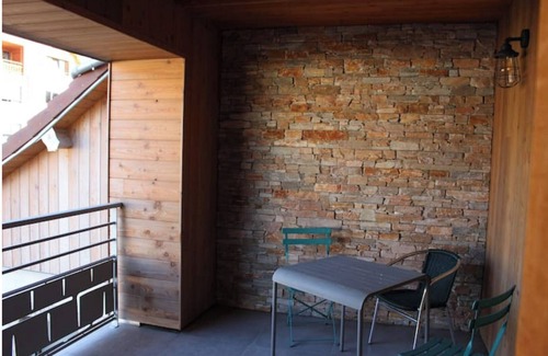 Orchamps-Vennes House | Grand Appartement Avec Loggia