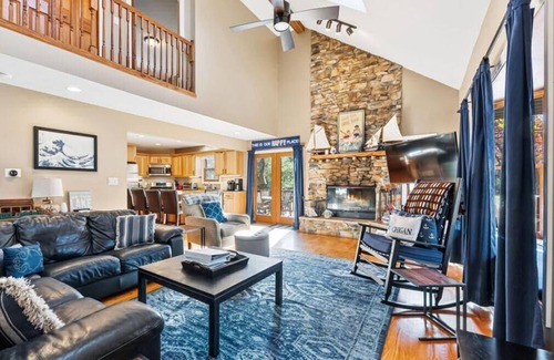 New Buffalo Cottage | Grand Beach Getaway – Hot Tub, Fire Pit & walk to the Lake | Weekend Restoration