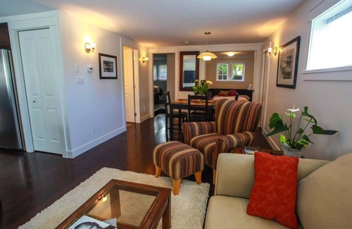 Central Lonsdale House | Grand Boulevard Retreat- quiet suite in North Vanc