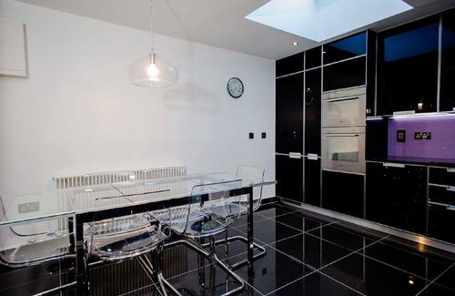 Dublin House | “ GRAND CANAL DOCK LUXURY “ SPECIAL OFFER'