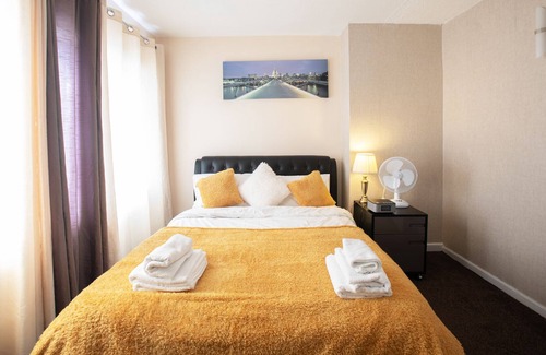 Dagenham House | Grand Elite apartment - Dagenham