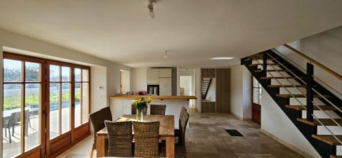 Landevant House | Grand gîte 8 personnes, calme, proche mer
