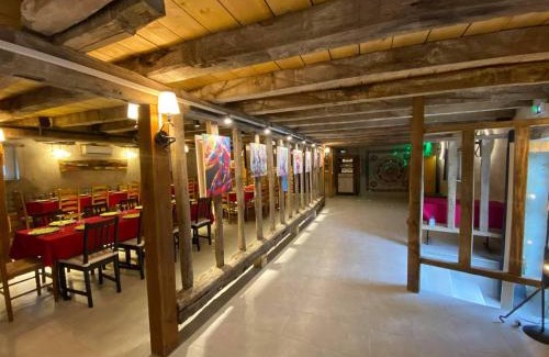 Orsennes House | Grand Gîte au Berry avec Terrasse, Pétanque et Confort Tout Inclus - Lac d'Eguzon Proche - FR-1-591-355