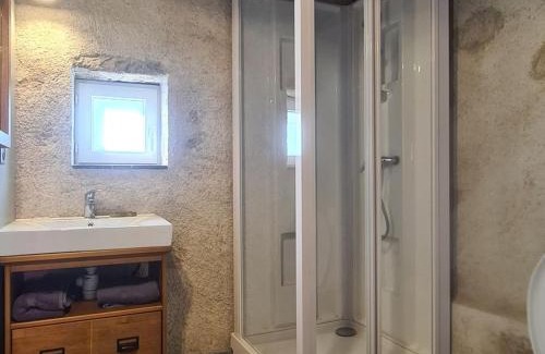 Orsennes House | Grand Gîte au Berry avec Terrasse, Pétanque et Confort Tout Inclus - Lac d'Eguzon Proche - FR-1-591-355