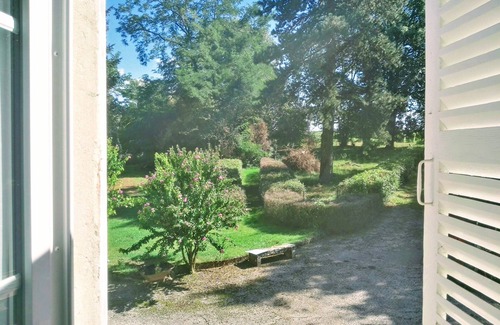 Chille House | Grand Gîte Maison en Pierre de Taille, Bucolique & Ouverte sur Domaine Viticole