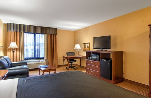 Tigard Hotel | Grand Hotel at Bridgeport