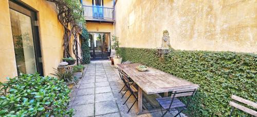 Paddington Villa | Grand Inner City Home with Secret Garden