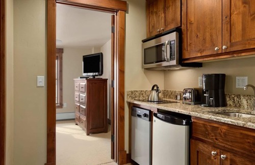 Breckenridge Condo | Grand Lodge Peak 7 - 5 star Ski In/Out Great Mtn Views & Excellent Spring Skiing