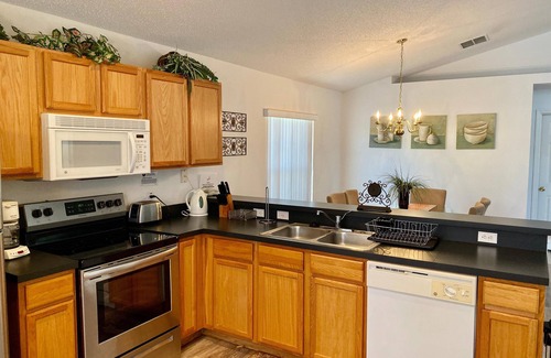 Westbury House | Grand Luxury 4BD Pool Home @ Disney & Universal - Pet Friendly Upon Request