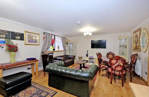 Central Aberdeen House | Grand Mansion 9 Beds Sleeps 17 Parking - Groups