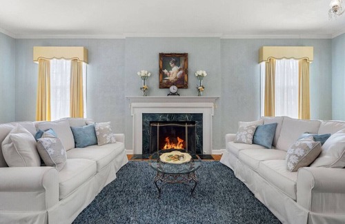 Fort Smith Apartment | Grand Mansion-Royal Crown suite