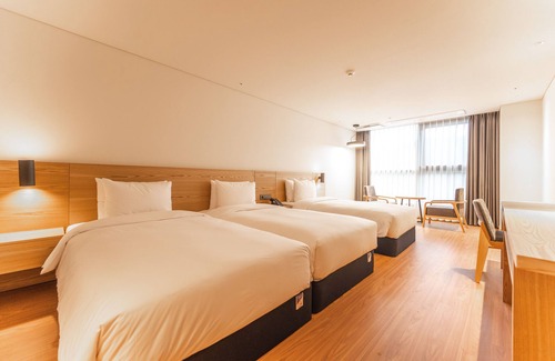 Daeyeon-dong Hotel | Grand Moment