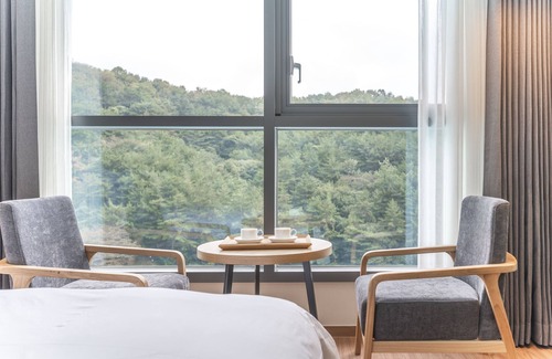 Daeyeon-dong Hotel | Grand Moment