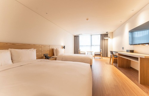 Daeyeon-dong Hotel | Grand Moment