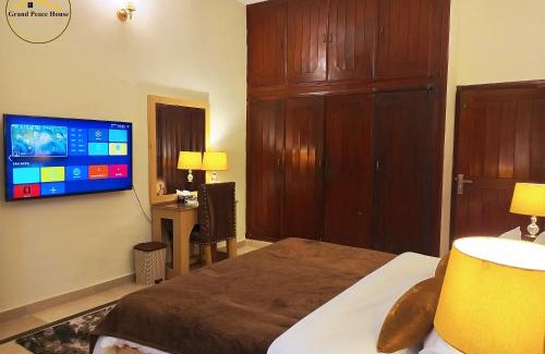 F-7 Sector Bed & Breakfast | Grand Peace House I