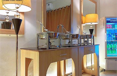 F-7 Sector Bed & Breakfast | Grand Peace House I