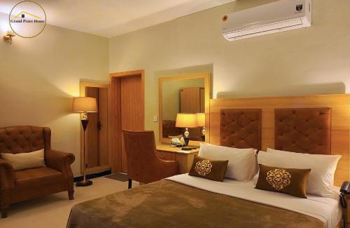 F-8 Sector Bed & Breakfast | Grand Peace House III