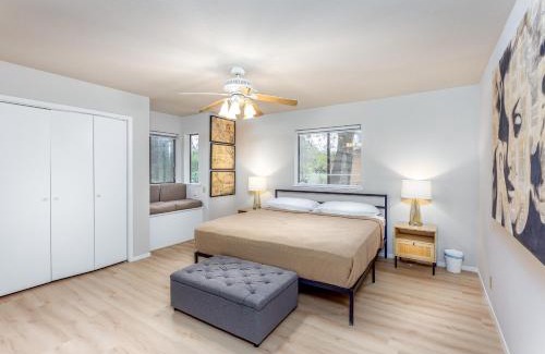 Kaweah House | Grand Riverside Retreat - Private Walkway to the River