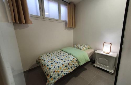 Gravelines Apartment | Grand studio Gravelines centre , 5 mn du cnpe et de la plage, absence de chambre privative