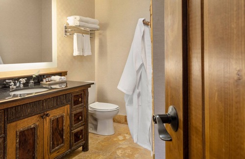 Rothschild House | Grand Suite With Access to Pool, Hot Tub, and Gym