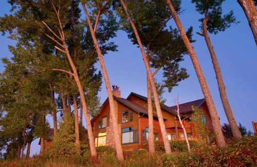 Castle Danger Resort | Grand Superior Lodge