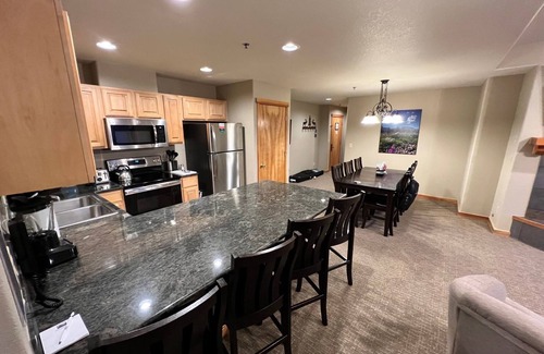 Four O'Clock Condo | Grand timber lodge three bedroom (3) three (3) bath