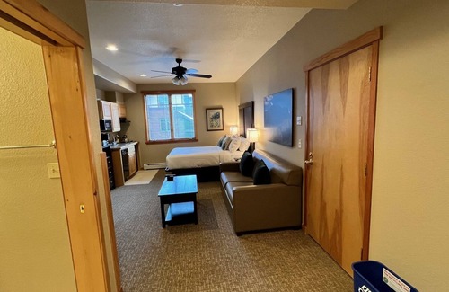 Four O'Clock Condo | Grand timber lodge three bedroom (3) three (3) bath