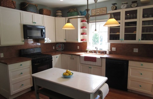 Wakefield-Peacedale House | GRAND VICTORIAN HOME - Historic Downtown Wakefield Village