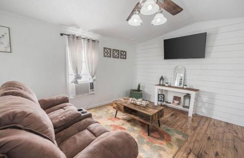 Saint Elmo House | Grandbay Oasis