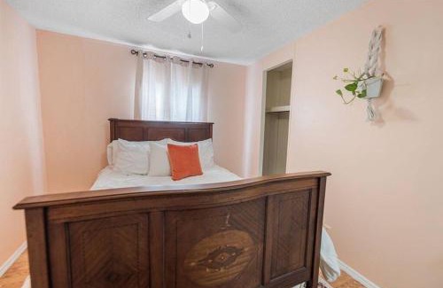 Saint Elmo House | Grandbay Oasis